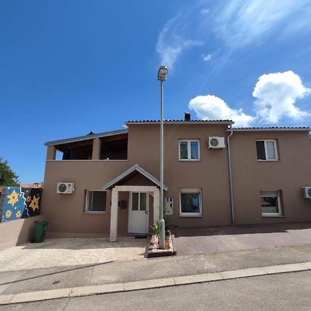 Apartmani Amans Pula Luaran gambar