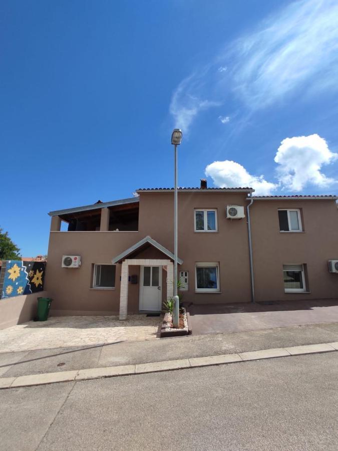 Apartmani Amans Pula Luaran gambar